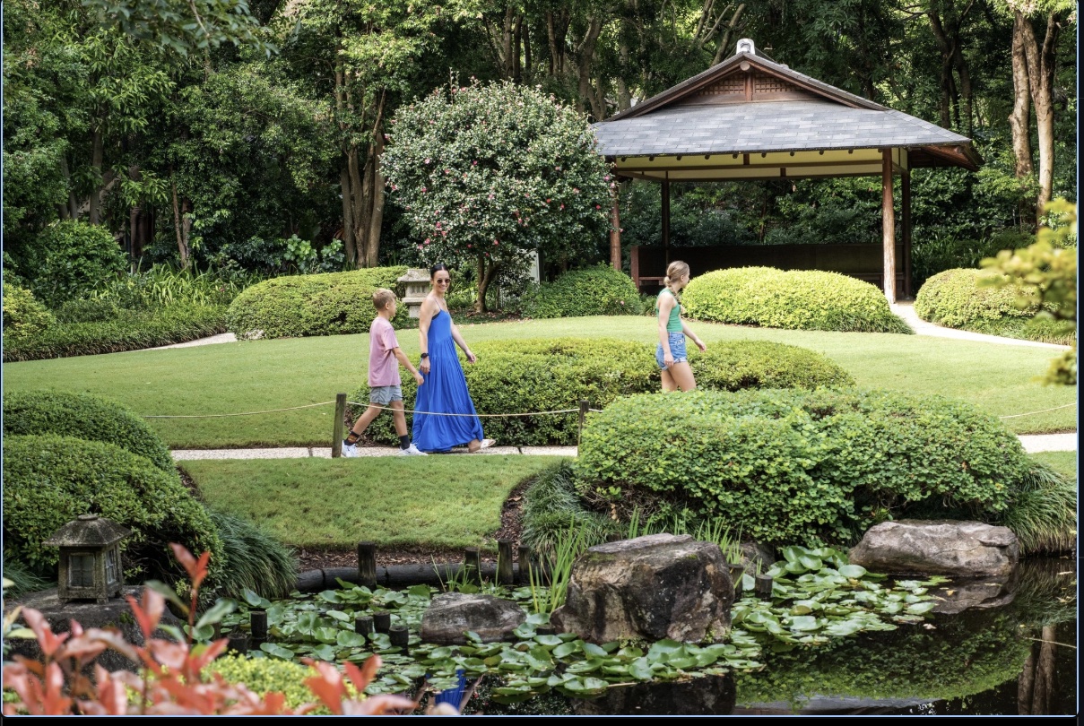 Kew Gardens botanical garden evening
